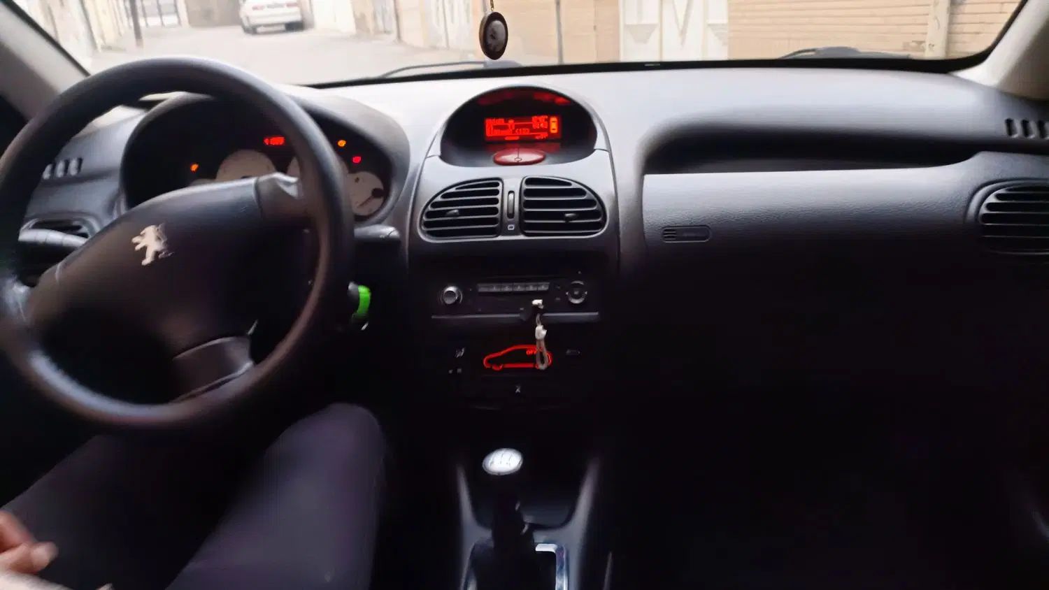 پژو ۲۰۶ صندوق دار v8 - 1395