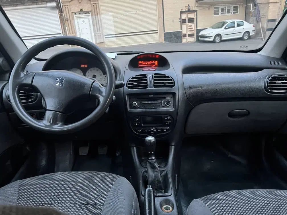 پژو ۲۰۶ صندوق دار v8 - 1395