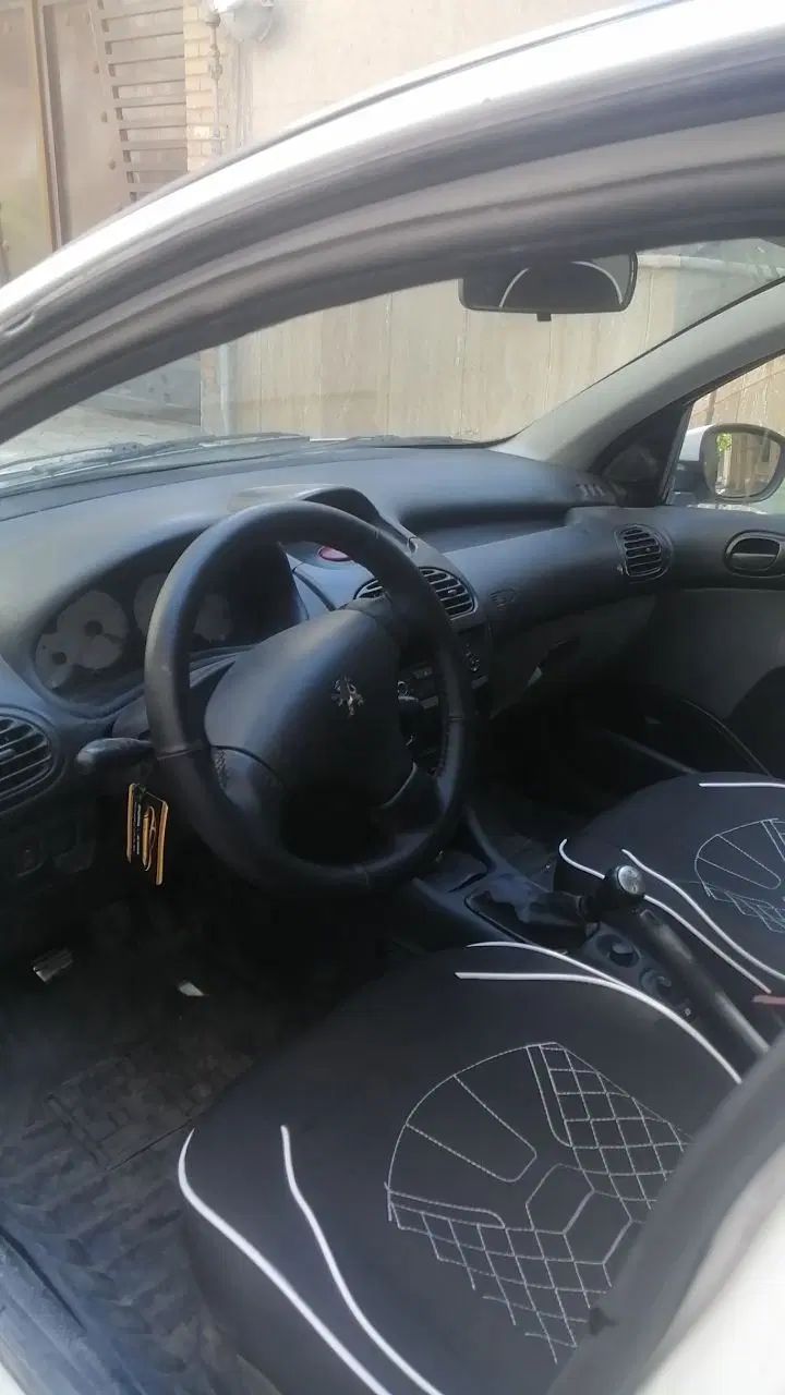 پژو ۲۰۶ صندوق دار v8 - 1395