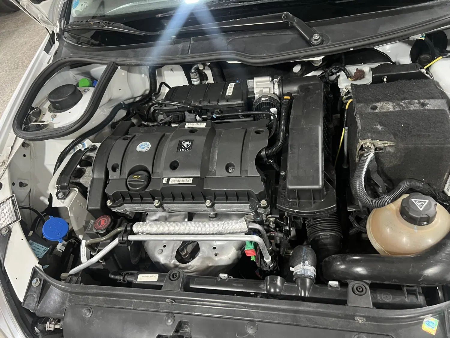 پژو ۲۰۶ صندوق دار v8 - 1397