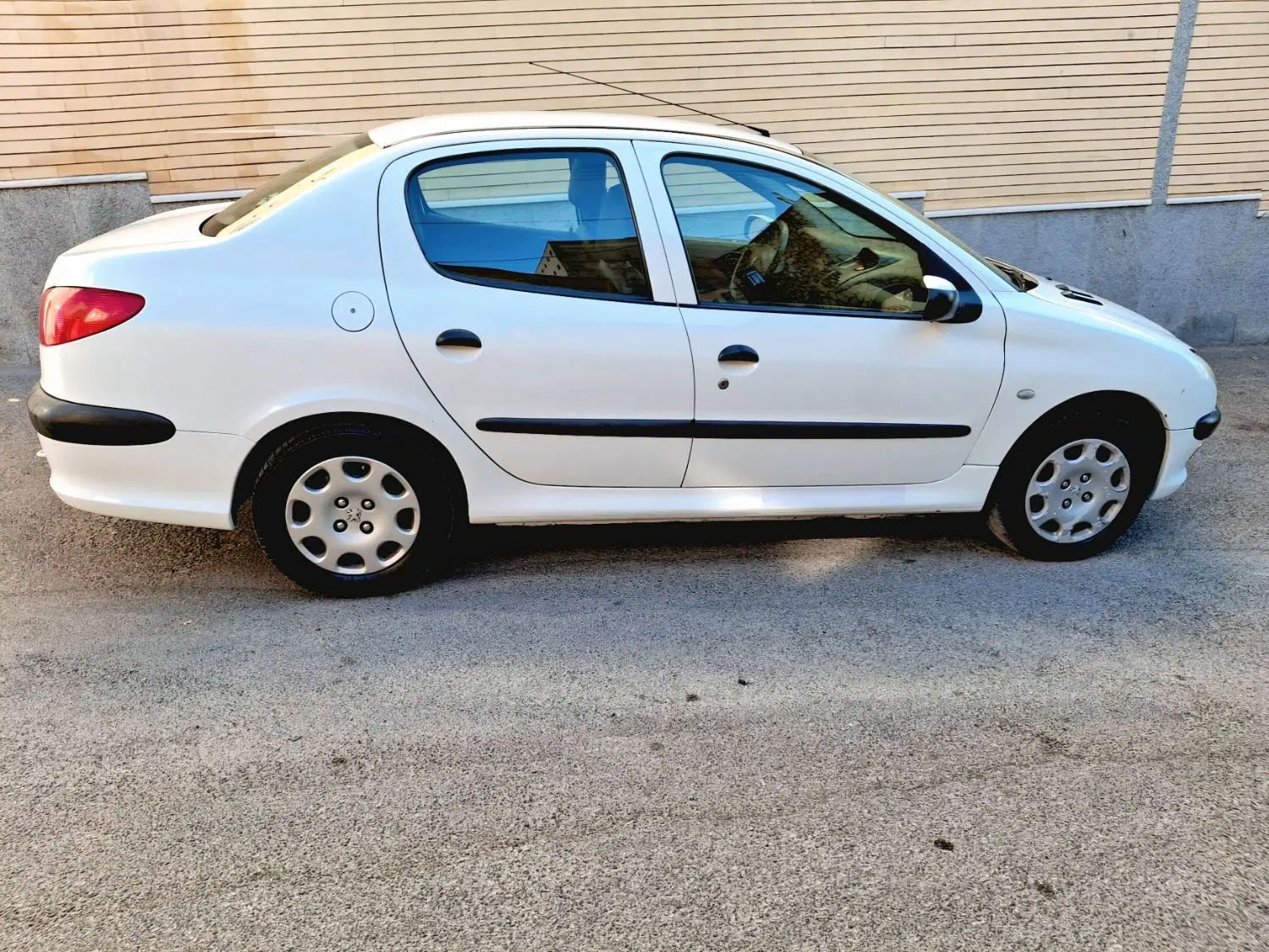 پژو ۲۰۶ صندوق دار v8 - 1396