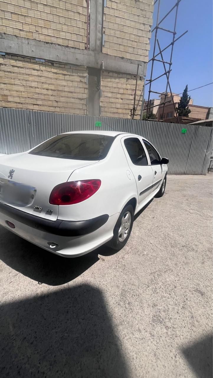 پژو ۲۰۶ صندوق دار v8 - 1398