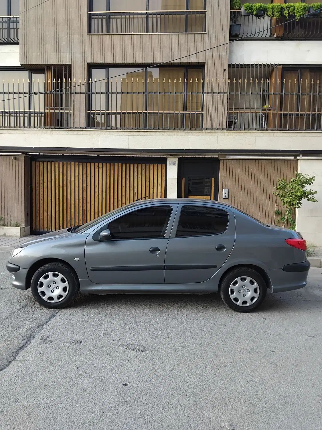پژو ۲۰۶ صندوق دار v8 - 1393
