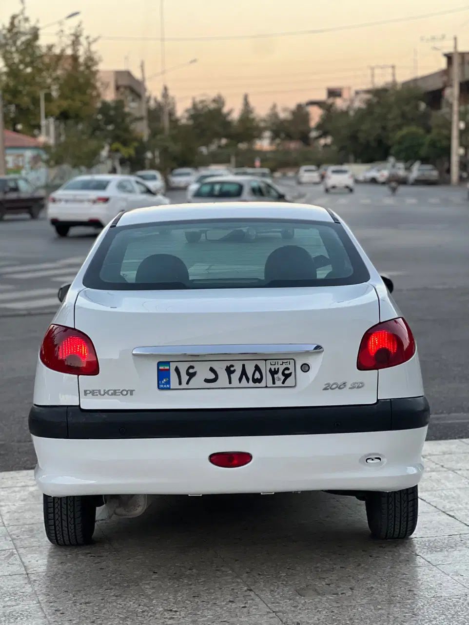 پژو ۲۰۶ صندوق دار v8 - 1394