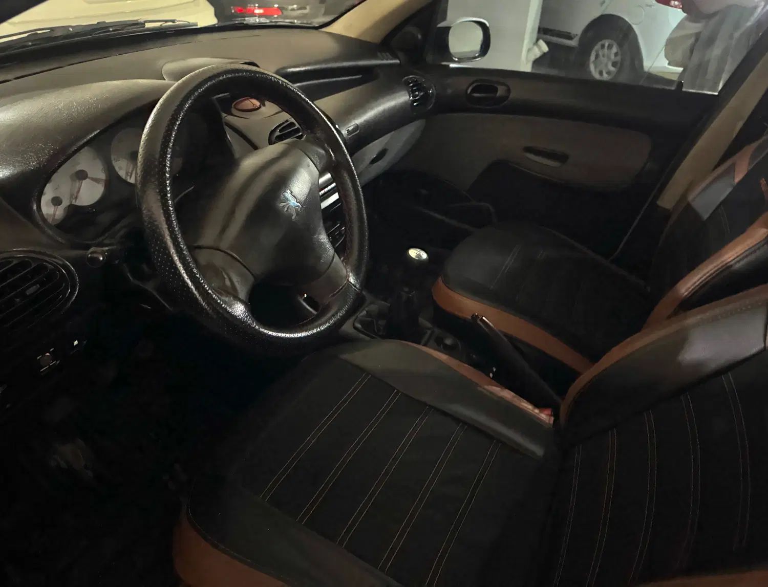 پژو ۲۰۶ صندوق دار v8 - 1390