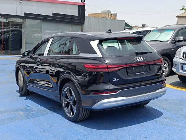 آئودی الکتریکی Q5 ۴۰ - 2024