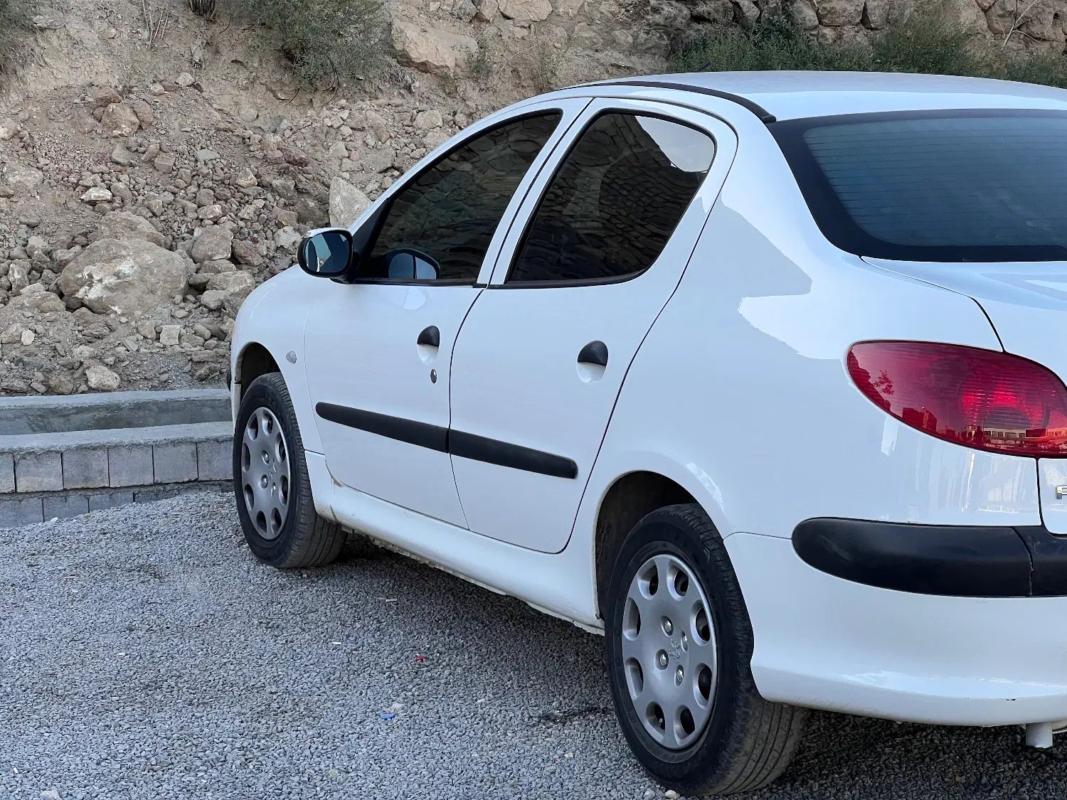 پژو ۲۰۶ صندوق دار v8 - 1396