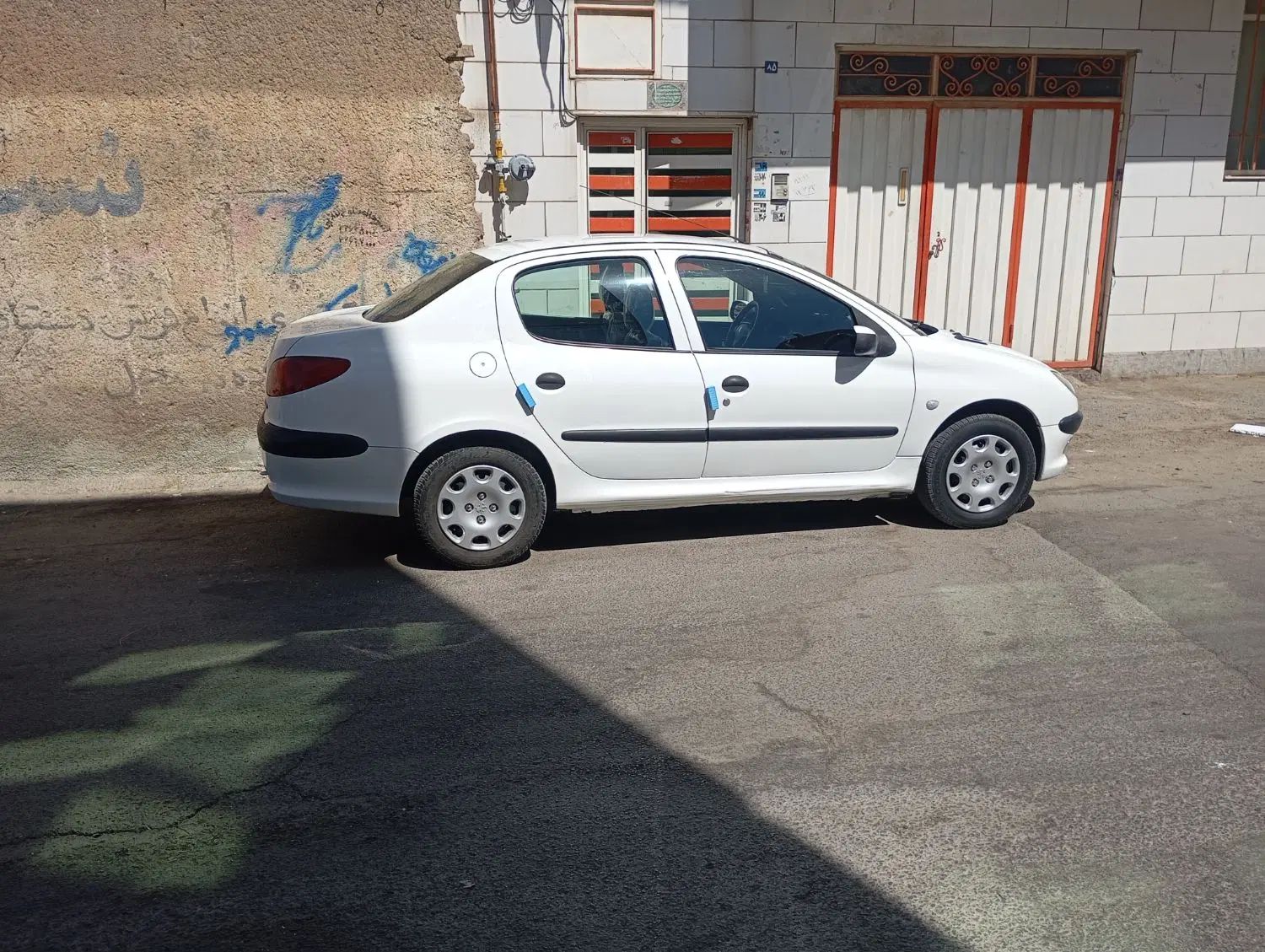 پژو ۲۰۶ صندوق دار v8 - 1392