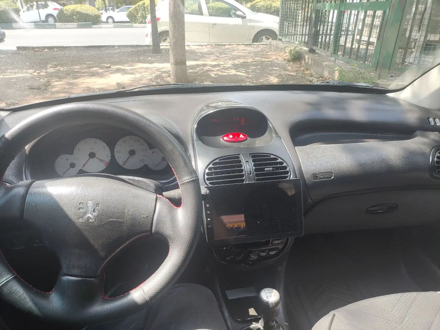 پژو ۲۰۶ صندوق دار v8 - 1394