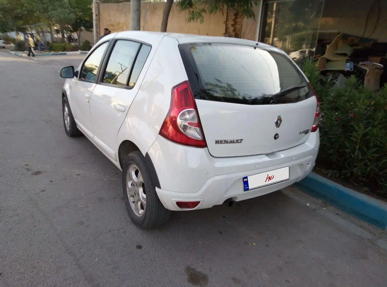 رنو ساندرو اتوماتیک - 1396