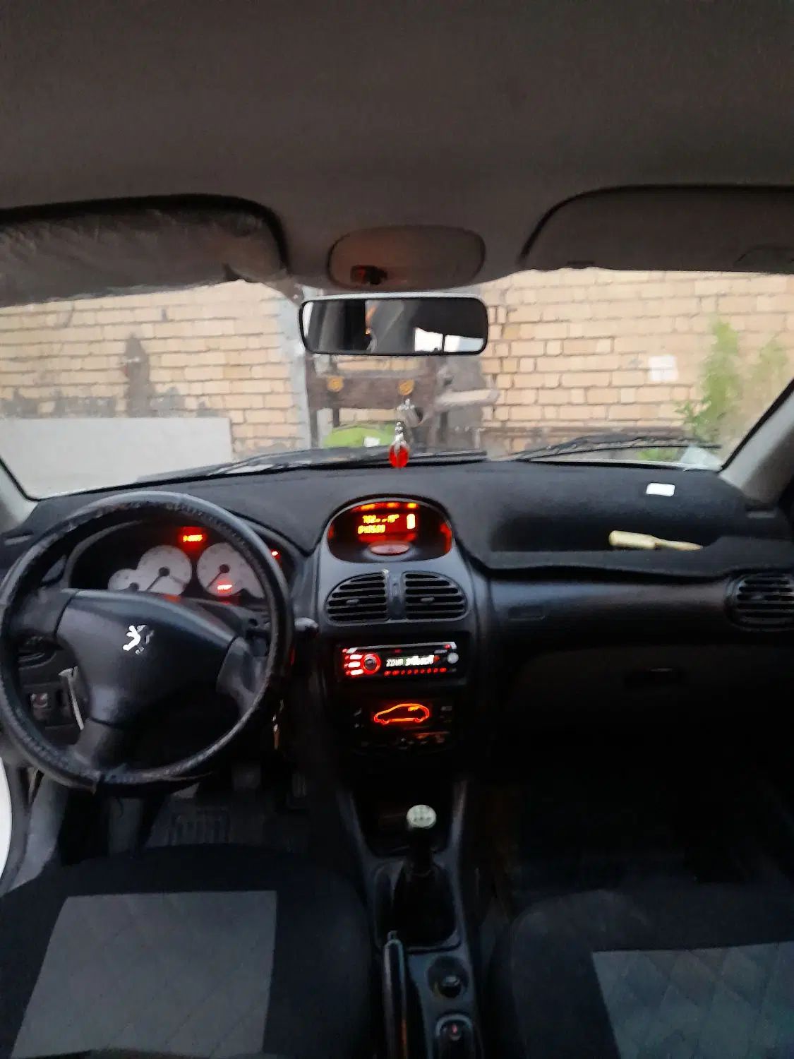 پژو ۲۰۶ صندوق دار v8 - 1393