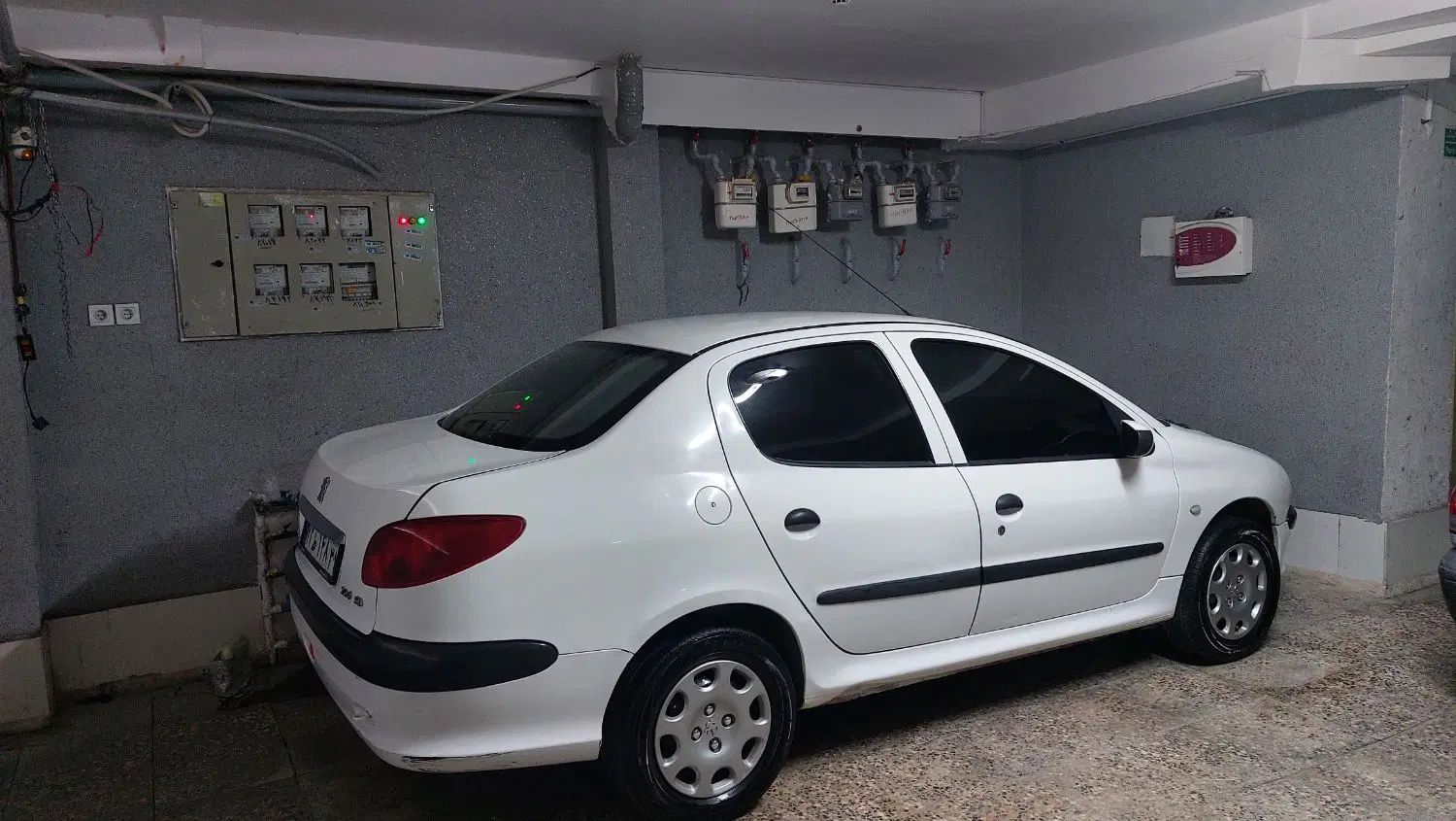پژو ۲۰۶ صندوق دار v8 - 1396
