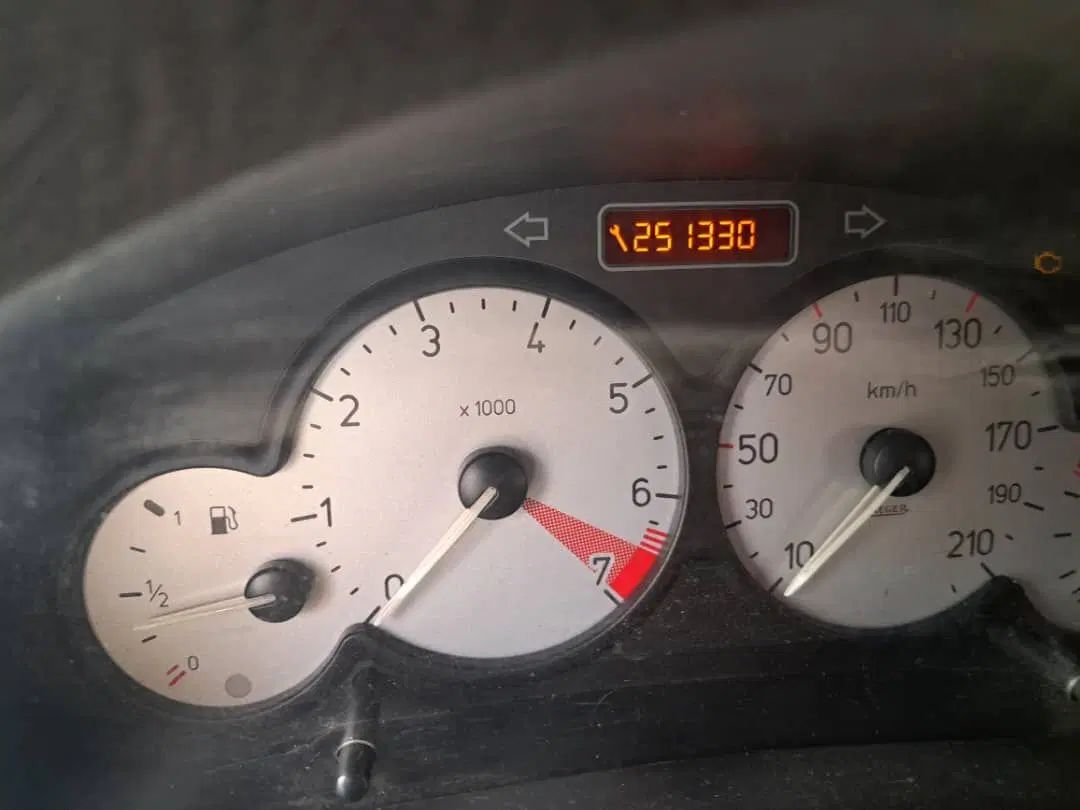پژو ۲۰۶ صندوق دار v8 - 1391