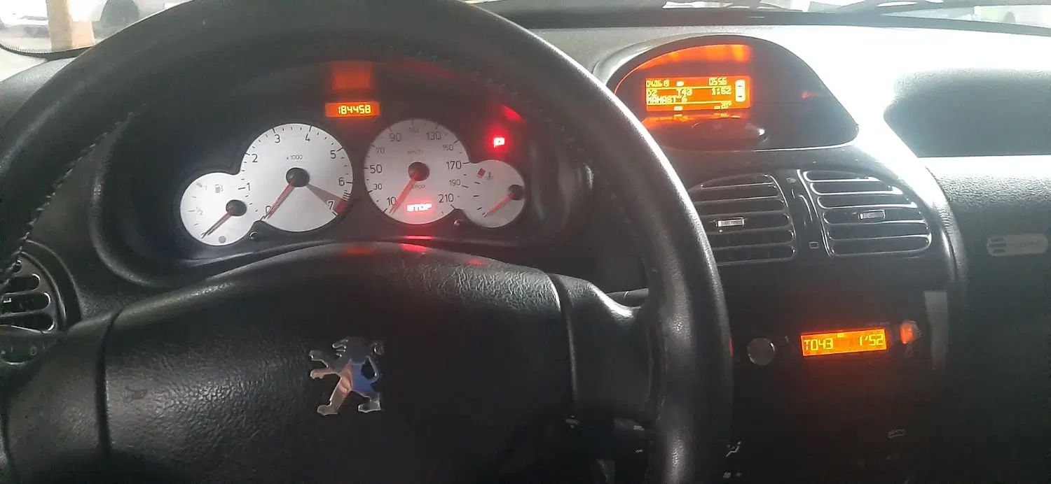 پژو ۲۰۶ صندوق دار v8 - 1395