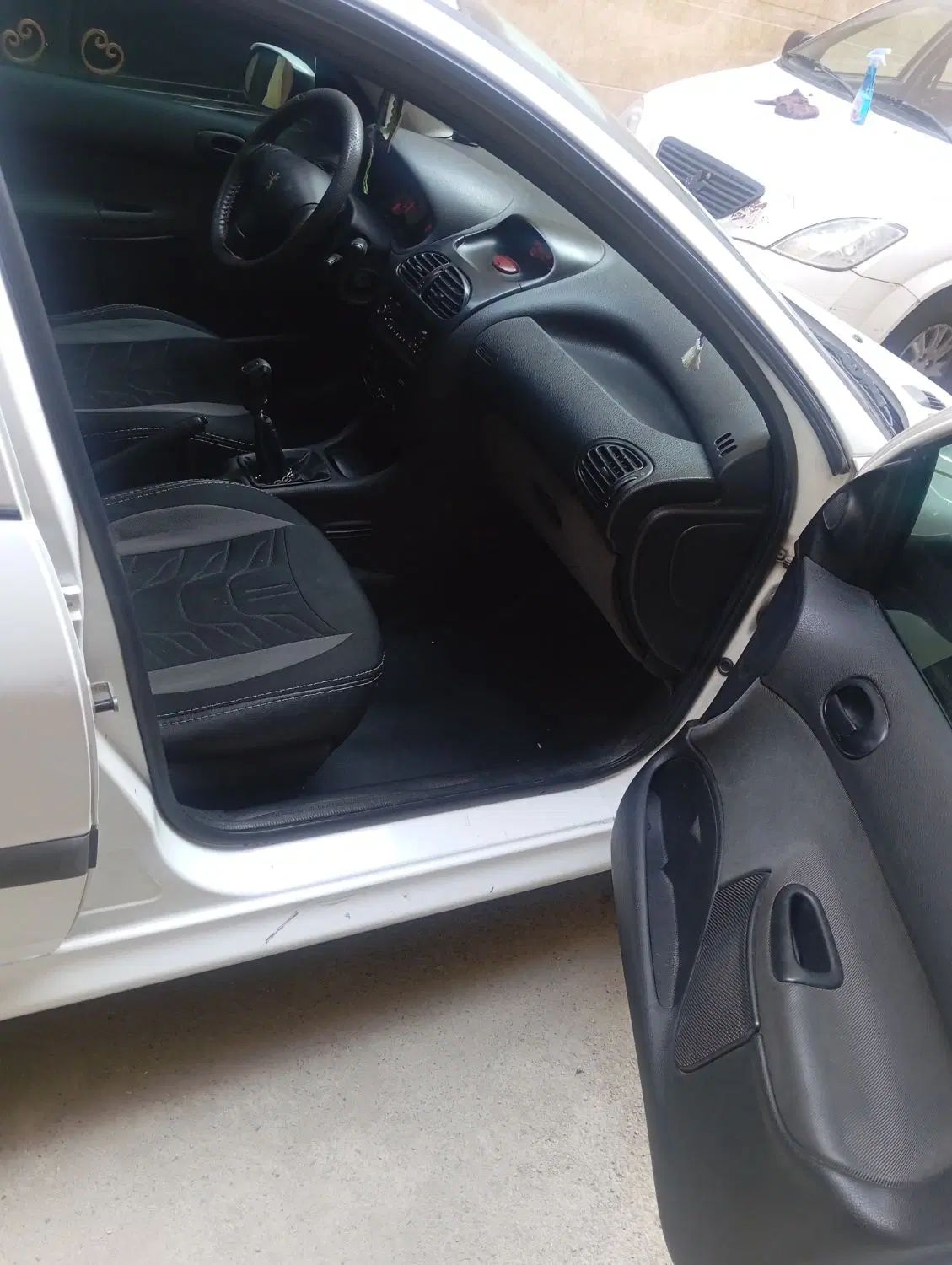 پژو ۲۰۶ صندوق دار v8 - 1396