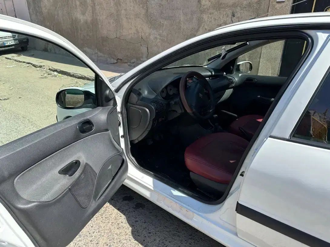 پژو ۲۰۶ صندوق دار v8 - 1395