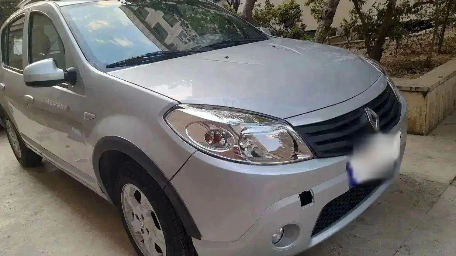 رنو ساندرو اتوماتیک - 1395