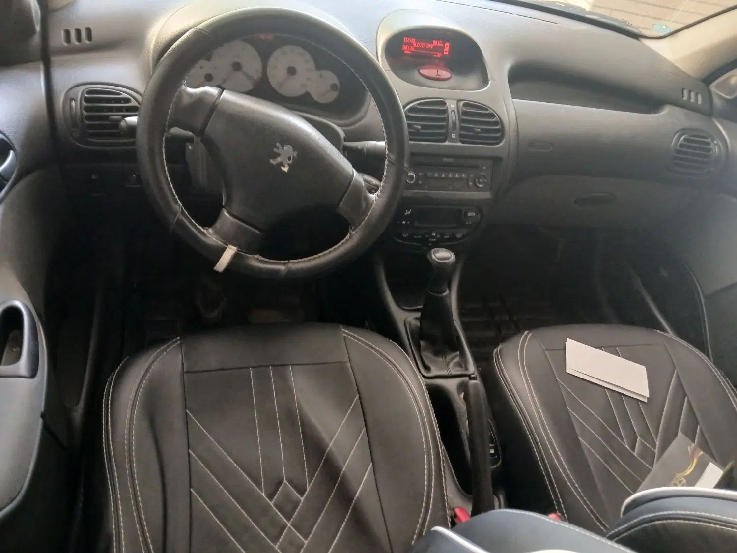 پژو ۲۰۶ صندوق دار v8 - 1397
