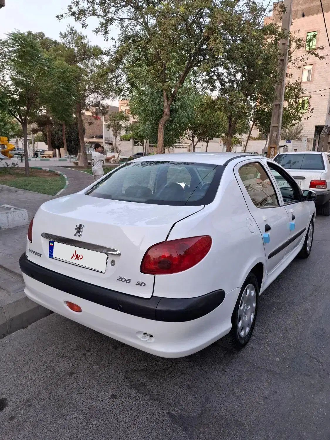 پژو ۲۰۶ صندوق دار v8 - 1396