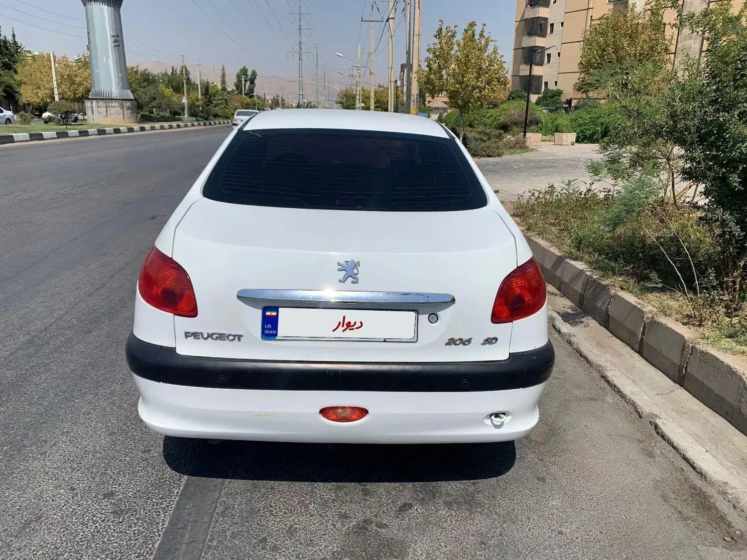 پژو ۲۰۶ صندوق دار v8 - 1393