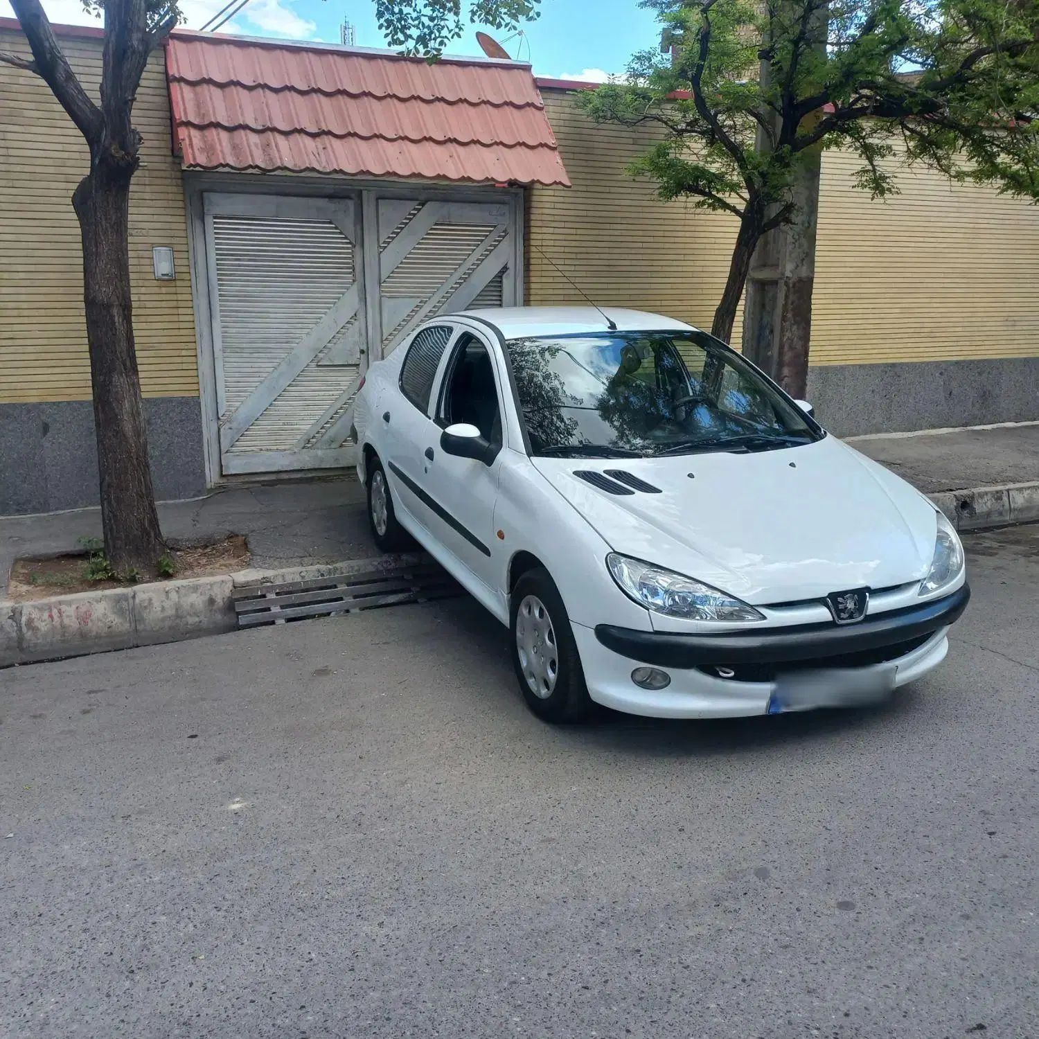 پژو ۲۰۶ صندوق دار v8 - 1394