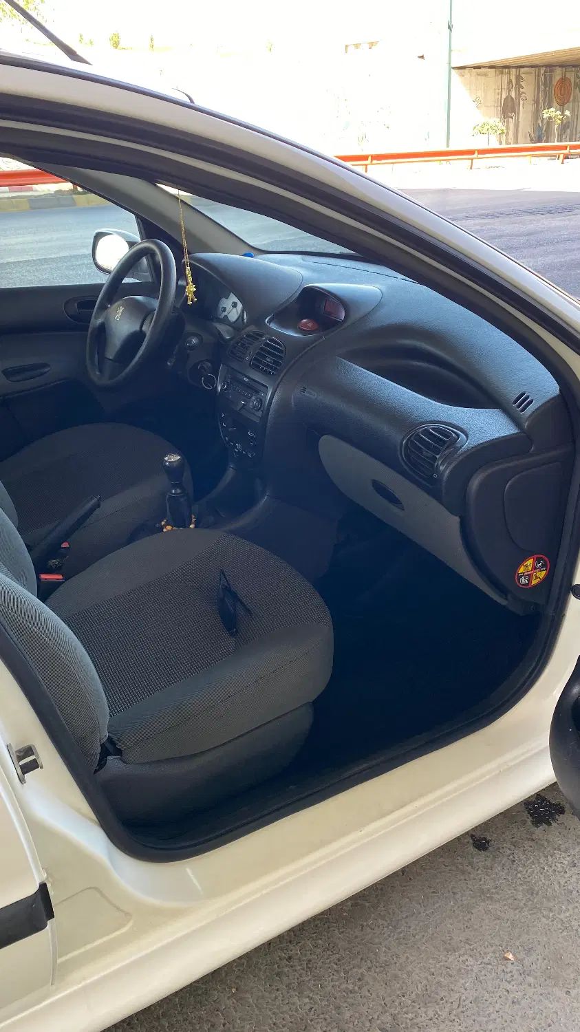 پژو ۲۰۶ صندوق دار v8 - 1395