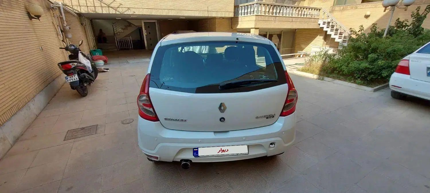 رنو ساندرو اتوماتیک - 1395