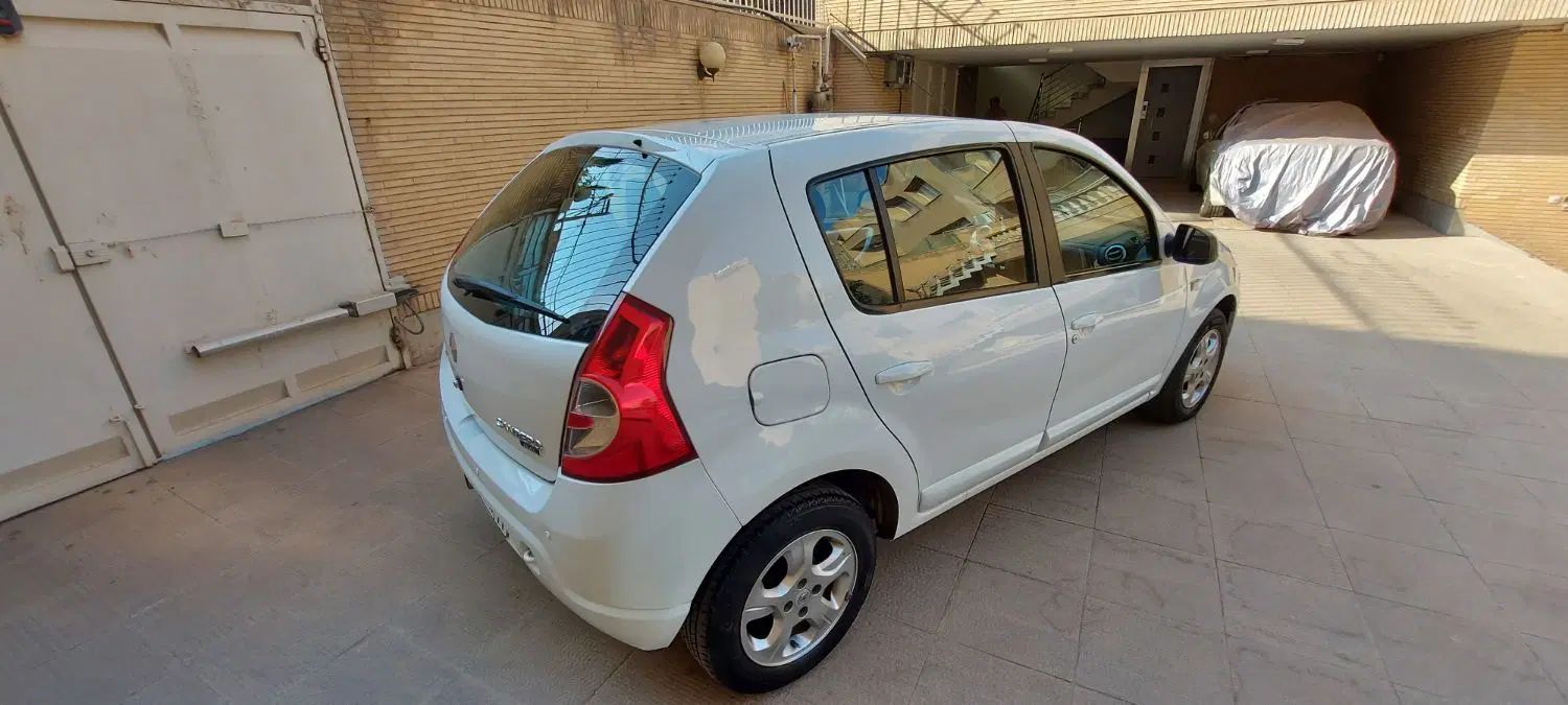 رنو ساندرو اتوماتیک - 1395