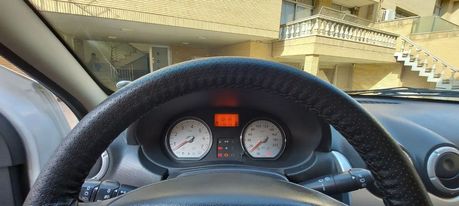 رنو ساندرو اتوماتیک - 1395