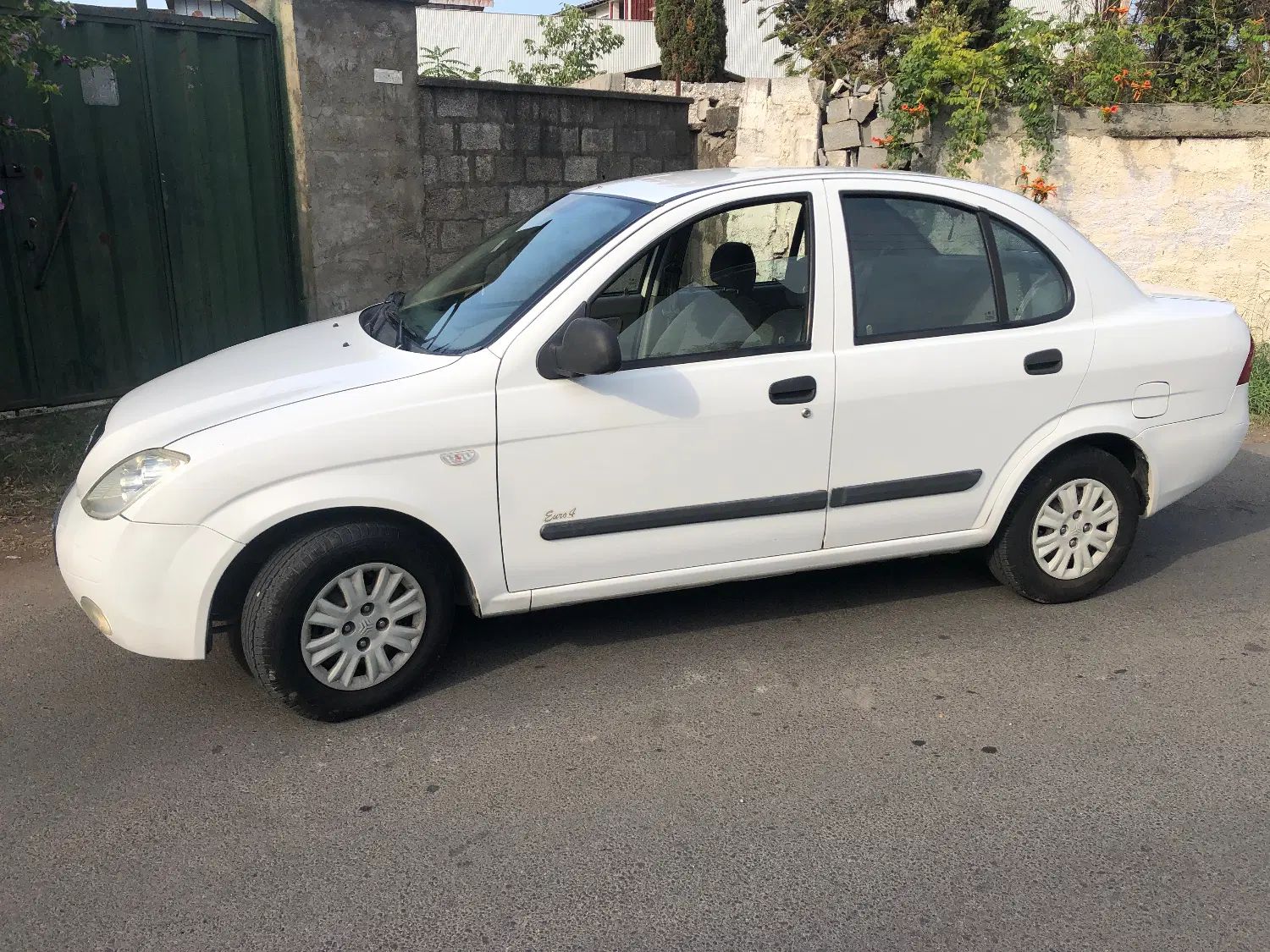 تیبا صندوق دار SX - 1392