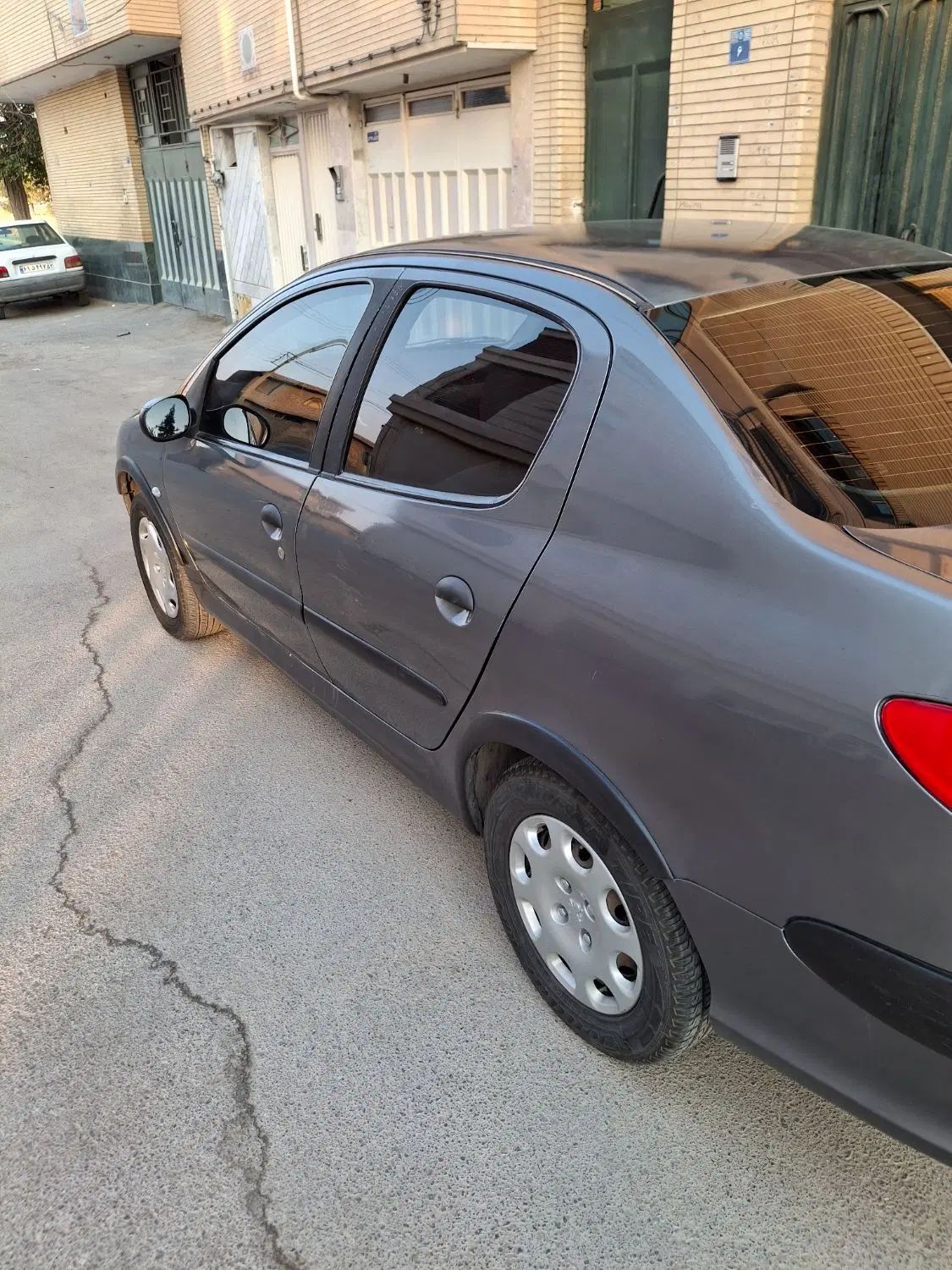 پژو ۲۰۶ صندوق دار v8 - 1390