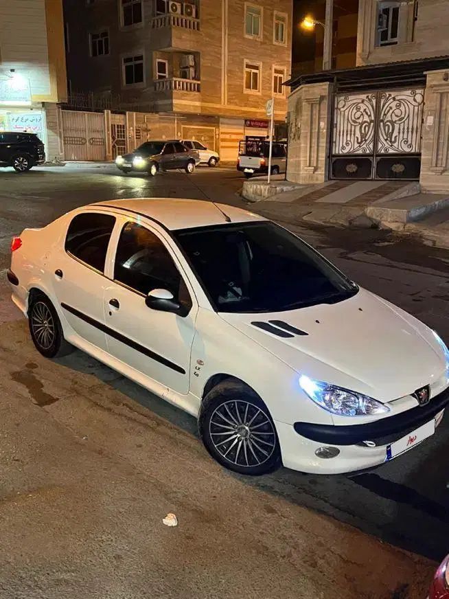 پژو ۲۰۶ صندوق دار v8 - 1396