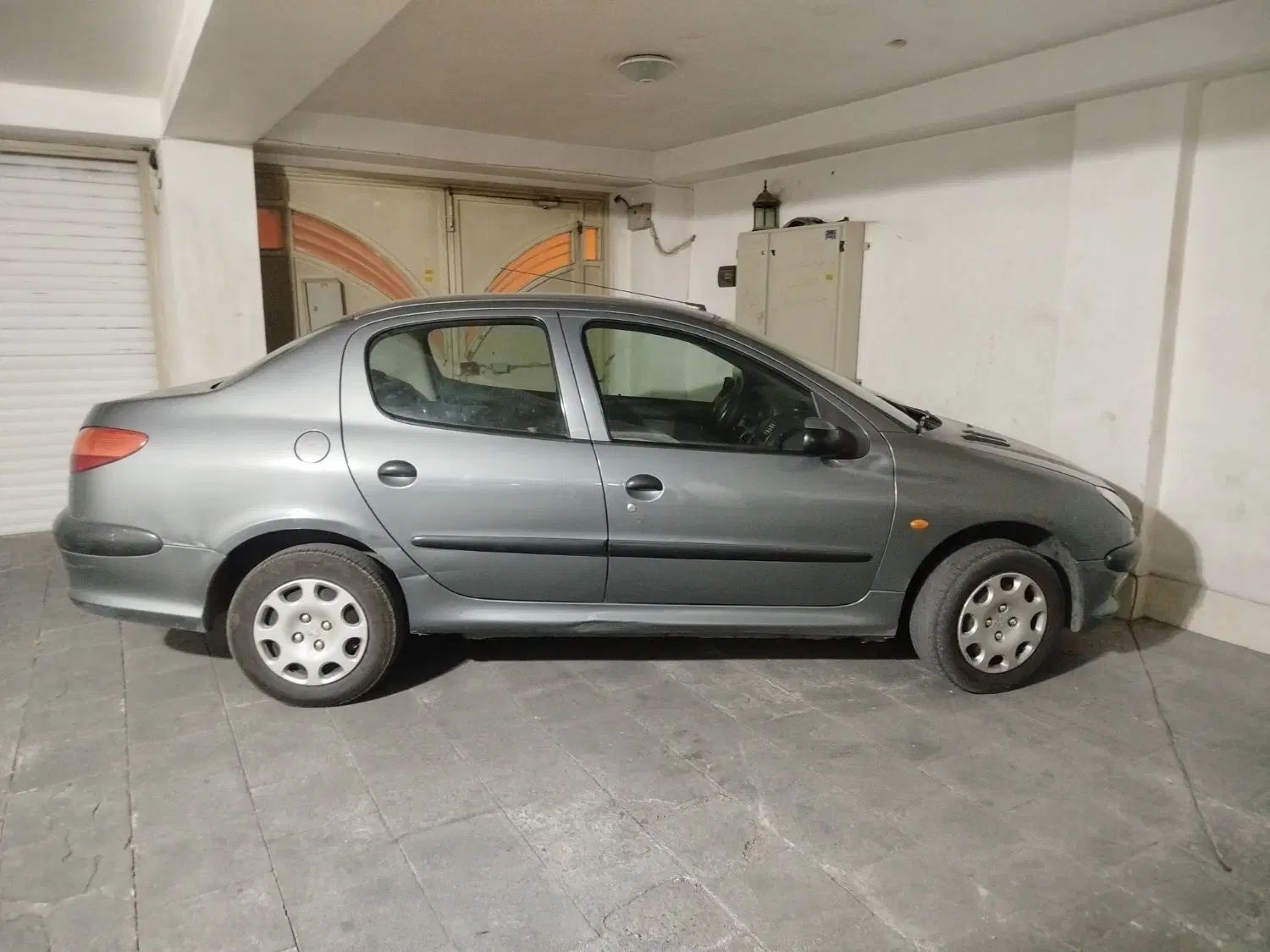 پژو ۲۰۶ صندوق دار v8 - 1390