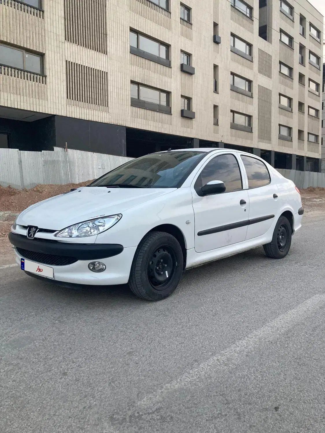 پژو ۲۰۶ صندوق دار v8 - 1396