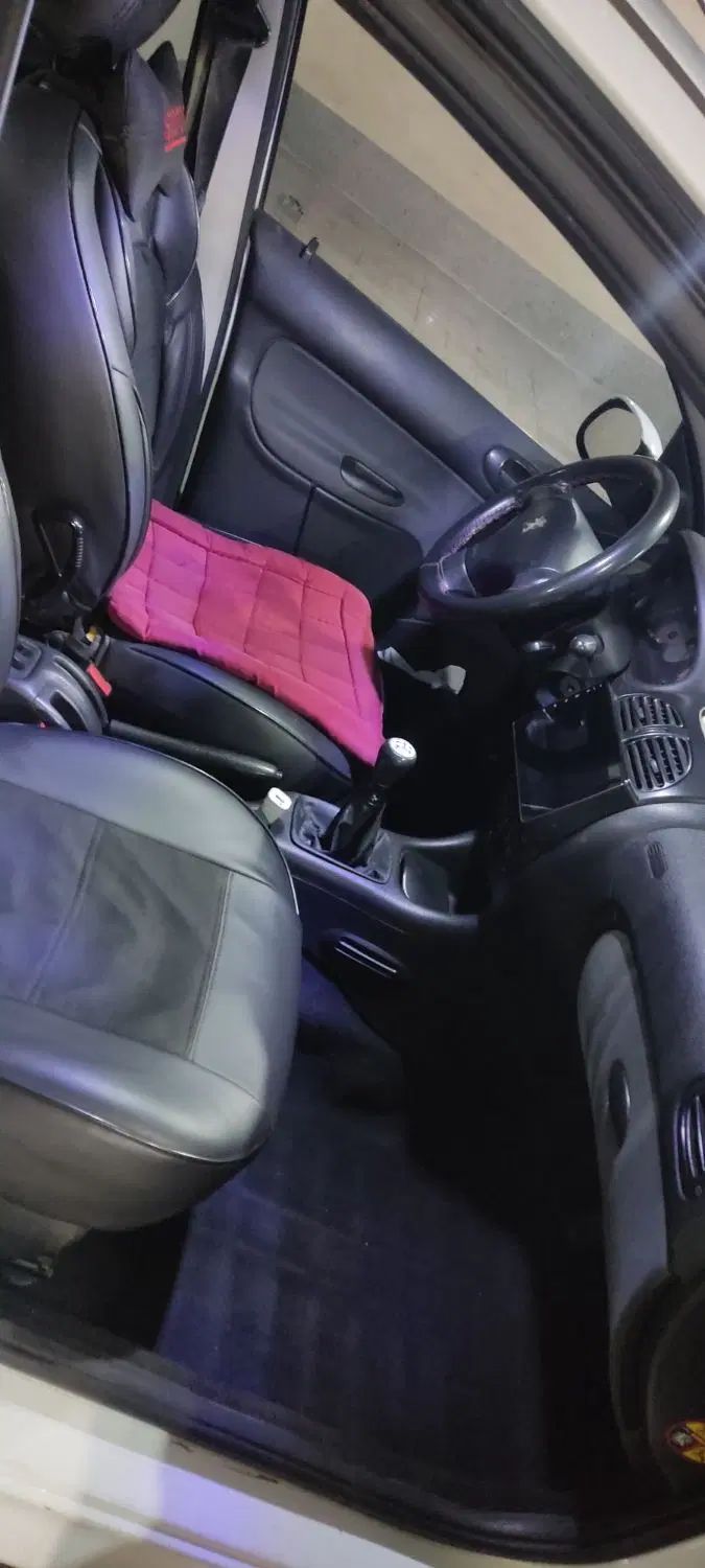 پژو ۲۰۶ صندوق دار v8 - 1396