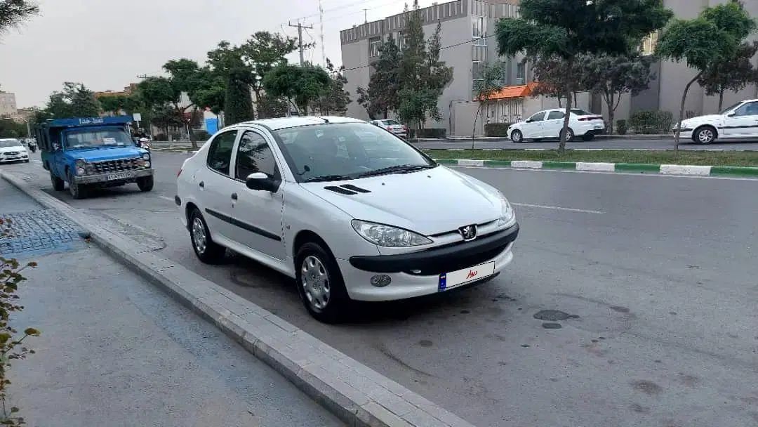 پژو ۲۰۶ صندوق دار v8 - 1398