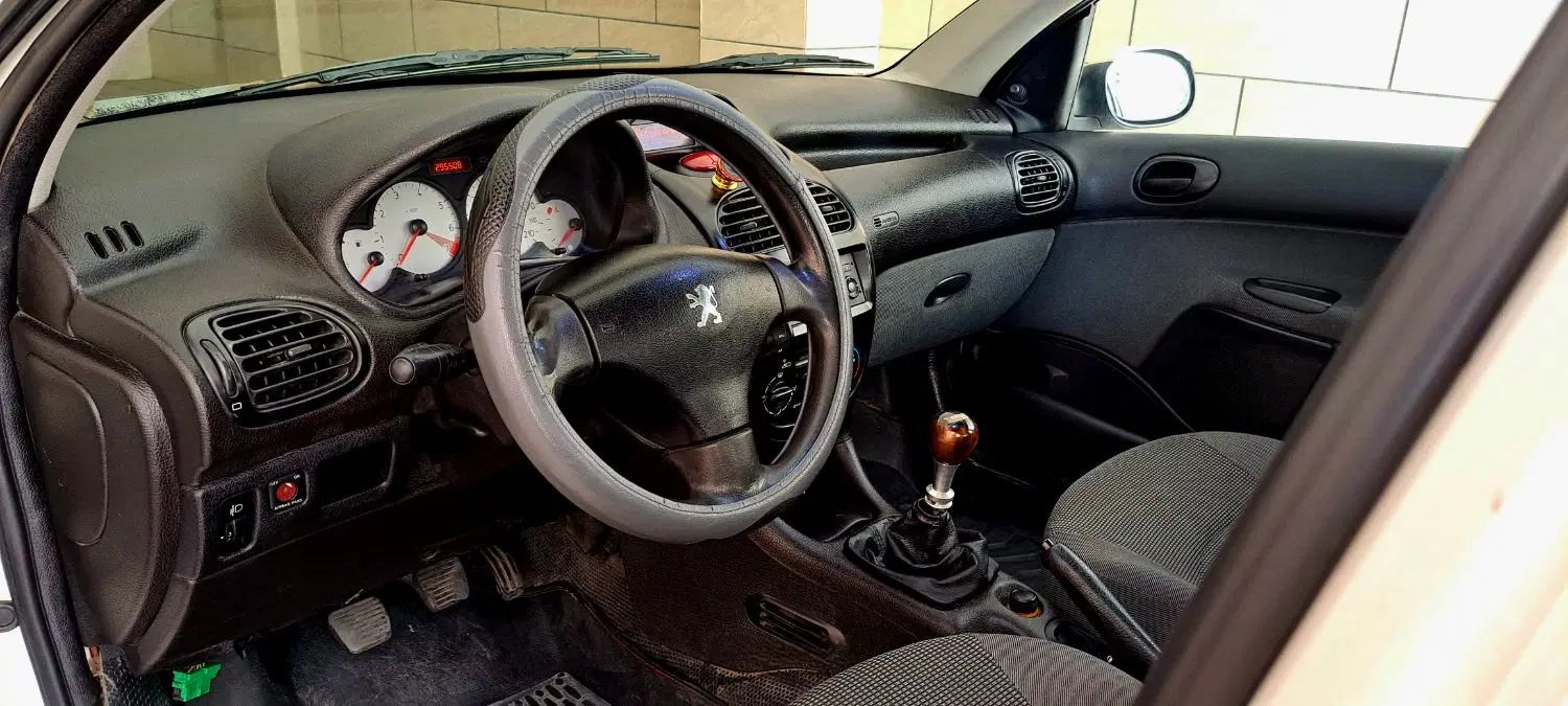 پژو ۲۰۶ صندوق دار v8 - 1394