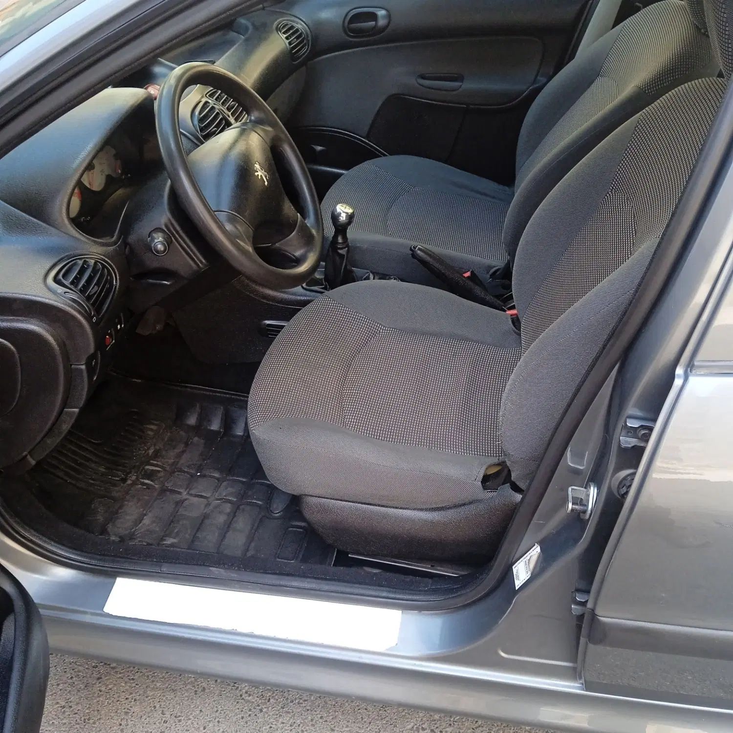 پژو ۲۰۶ صندوق دار v8 - 1396