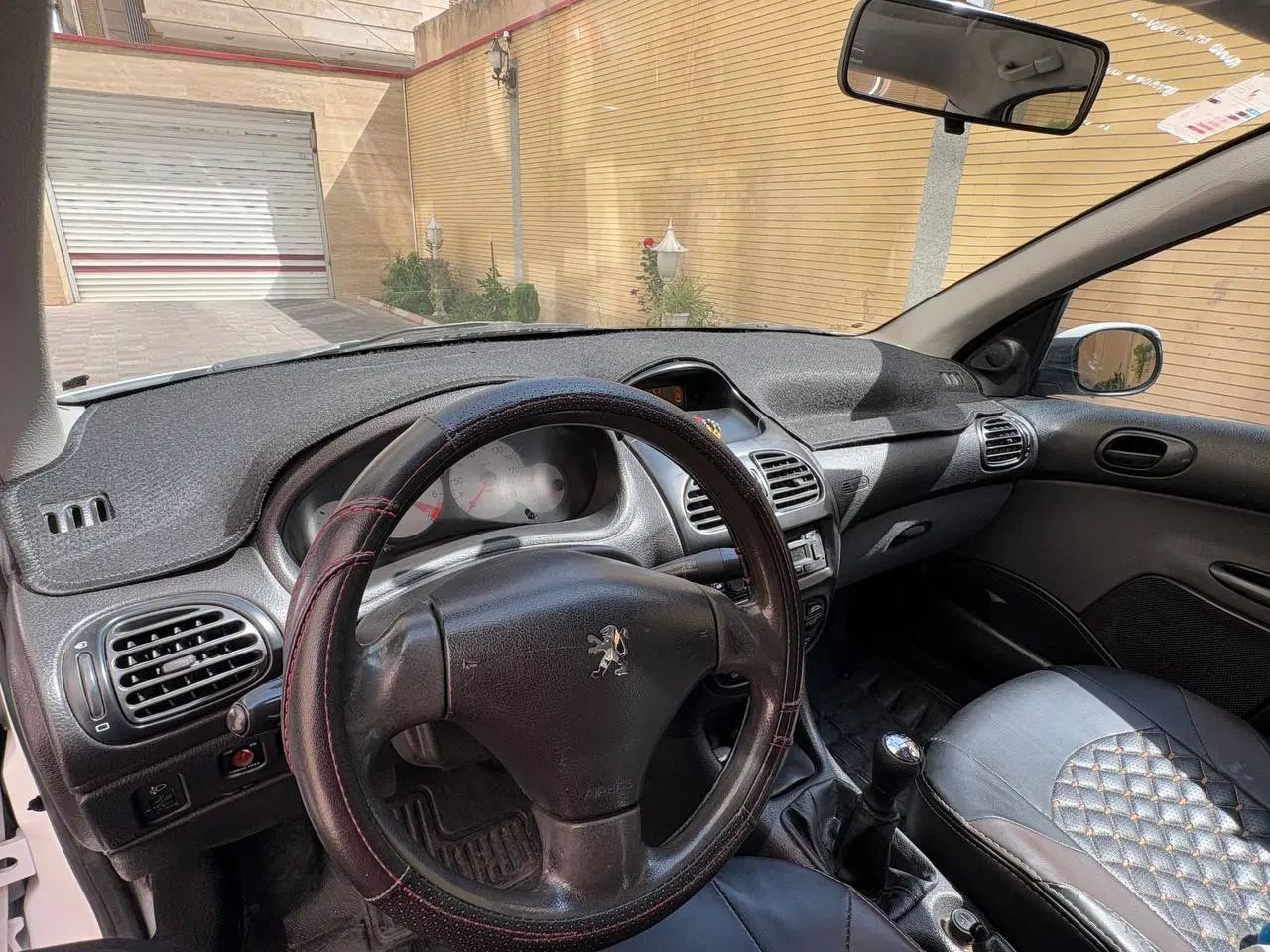 پژو ۲۰۶ صندوق دار v8 - 1393