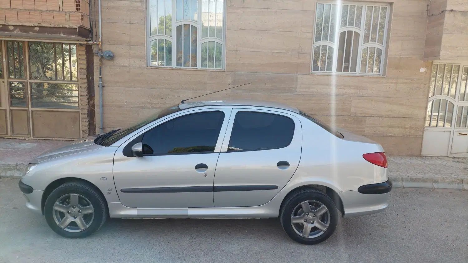 پژو ۲۰۶ صندوق دار v8 - 1398