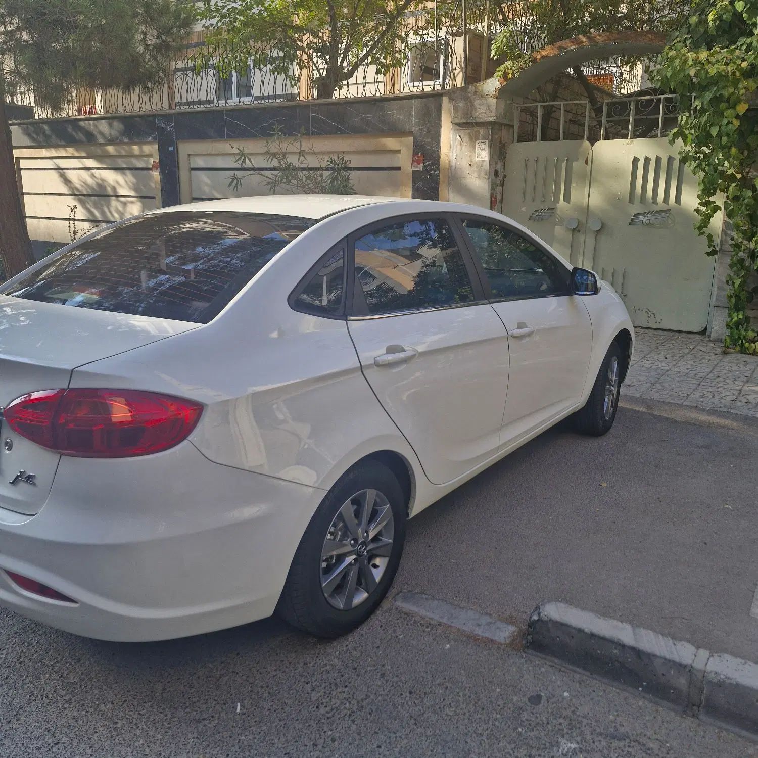 جک J4 اتوماتیک آپشنال - 1402