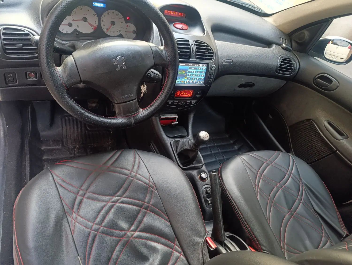 پژو ۲۰۶ صندوق دار v8 - 1390