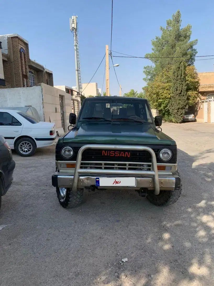 نیسان پاترول دو درب دنده‌ای - 1998