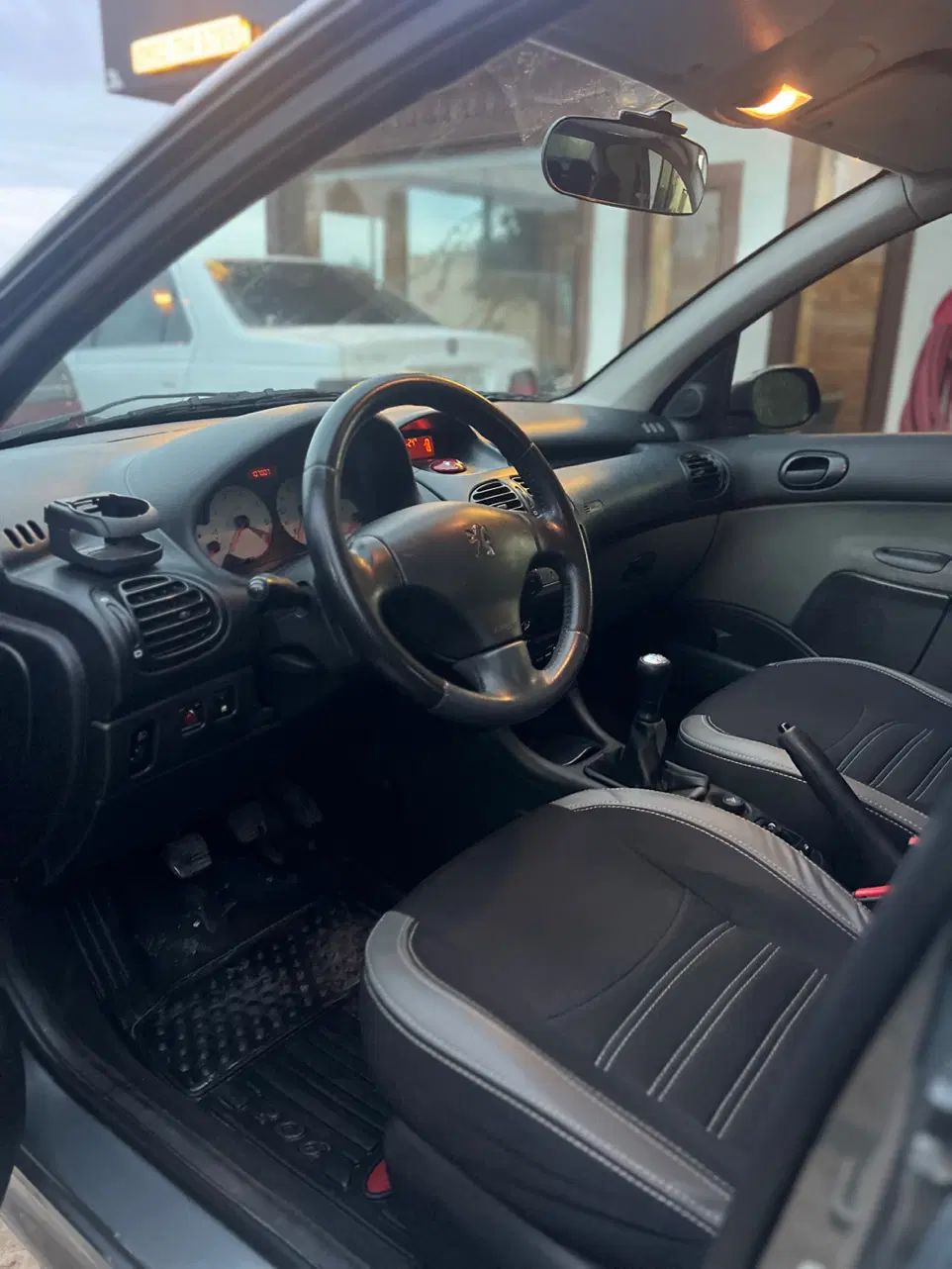 پژو ۲۰۶ صندوق دار v8 - 1399