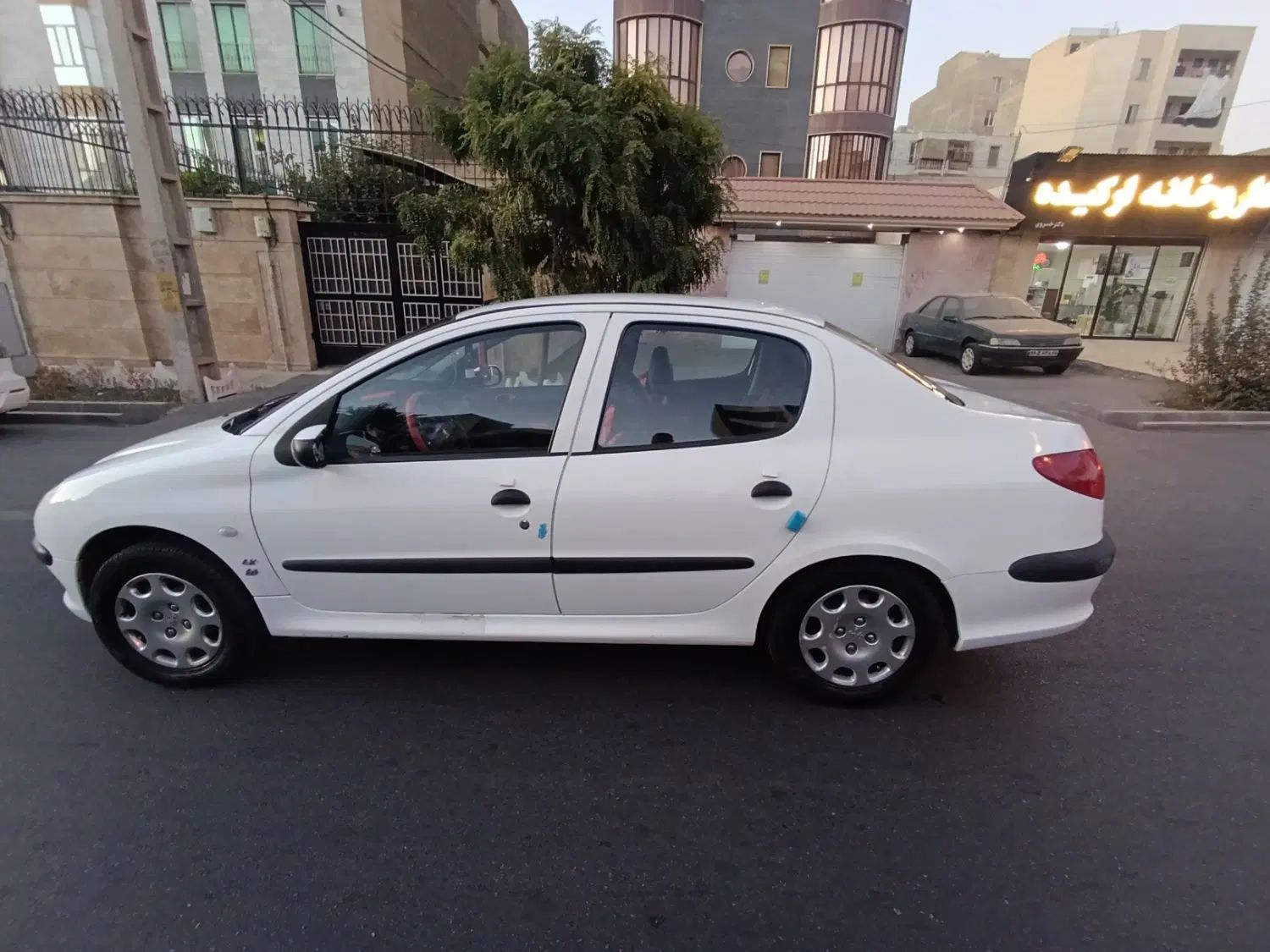 پژو ۲۰۶ صندوق دار v8 - 1399