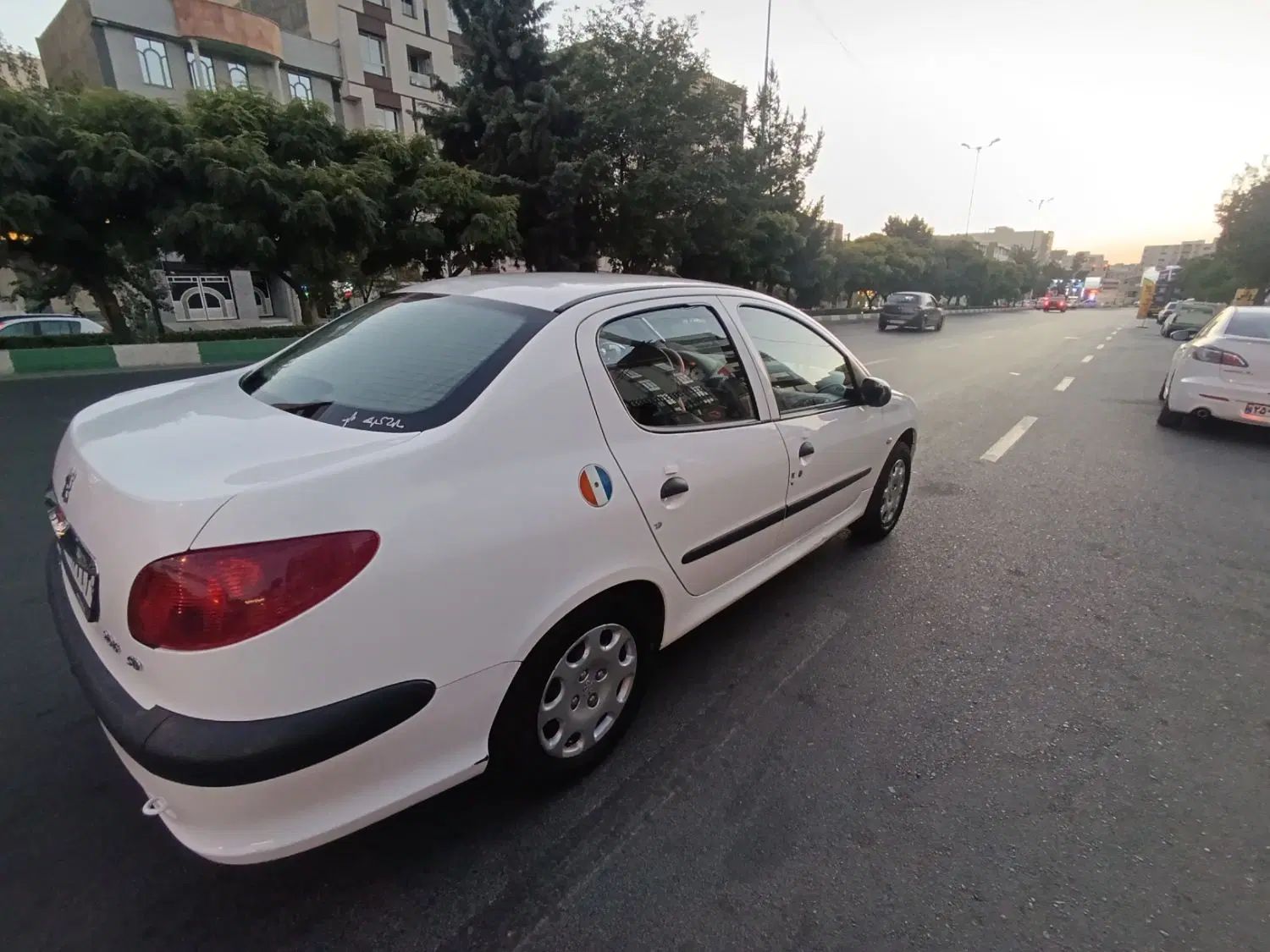 پژو ۲۰۶ صندوق دار v8 - 1399