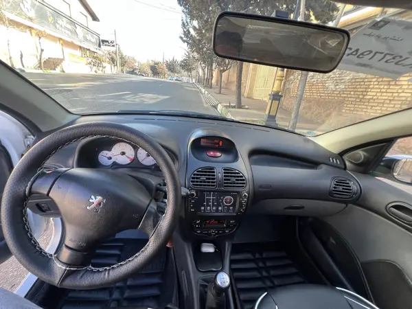 پژو ۲۰۶ صندوق دار v8 - 1398
