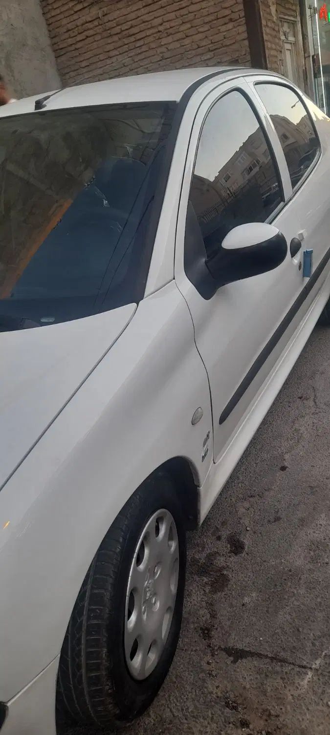 پژو ۲۰۶ صندوق دار v8 - 1396