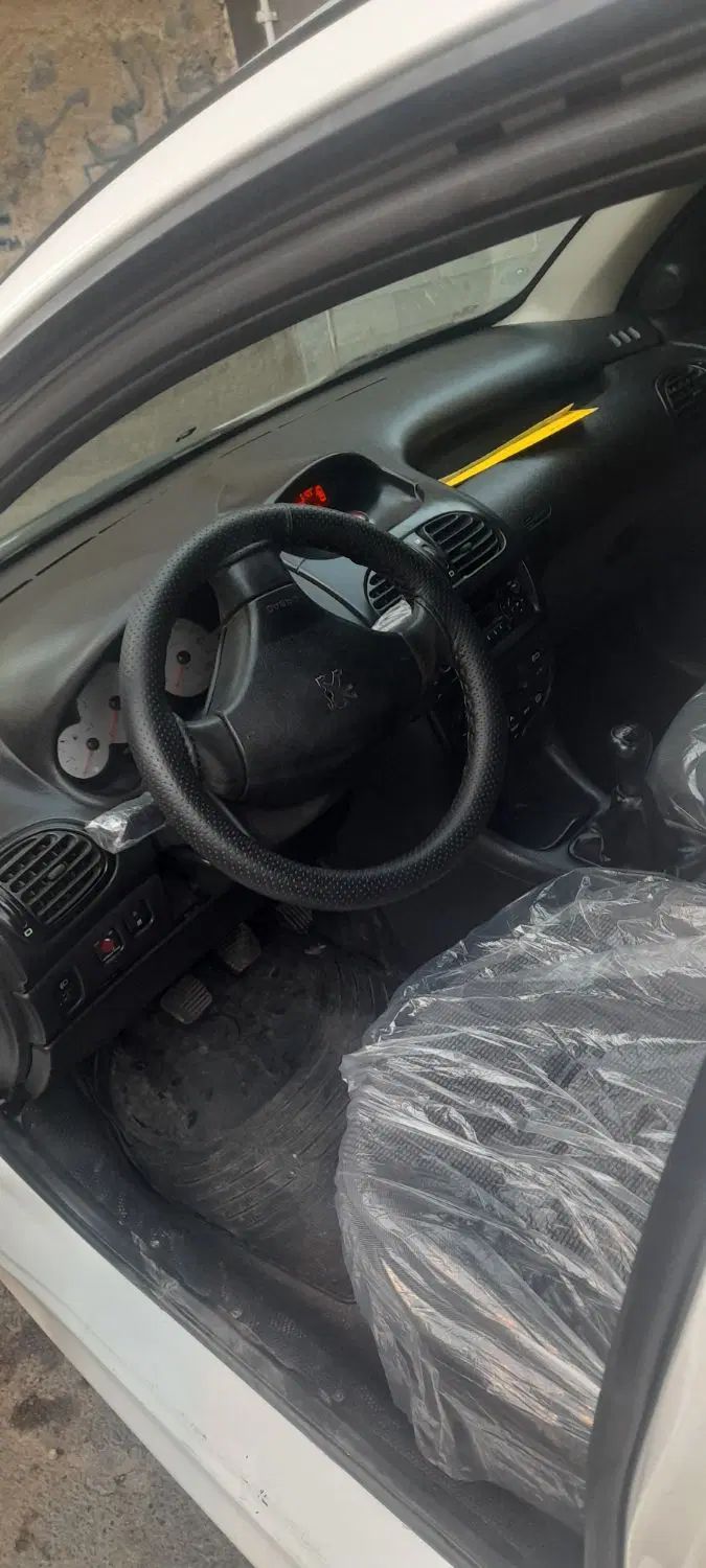 پژو ۲۰۶ صندوق دار v8 - 1396