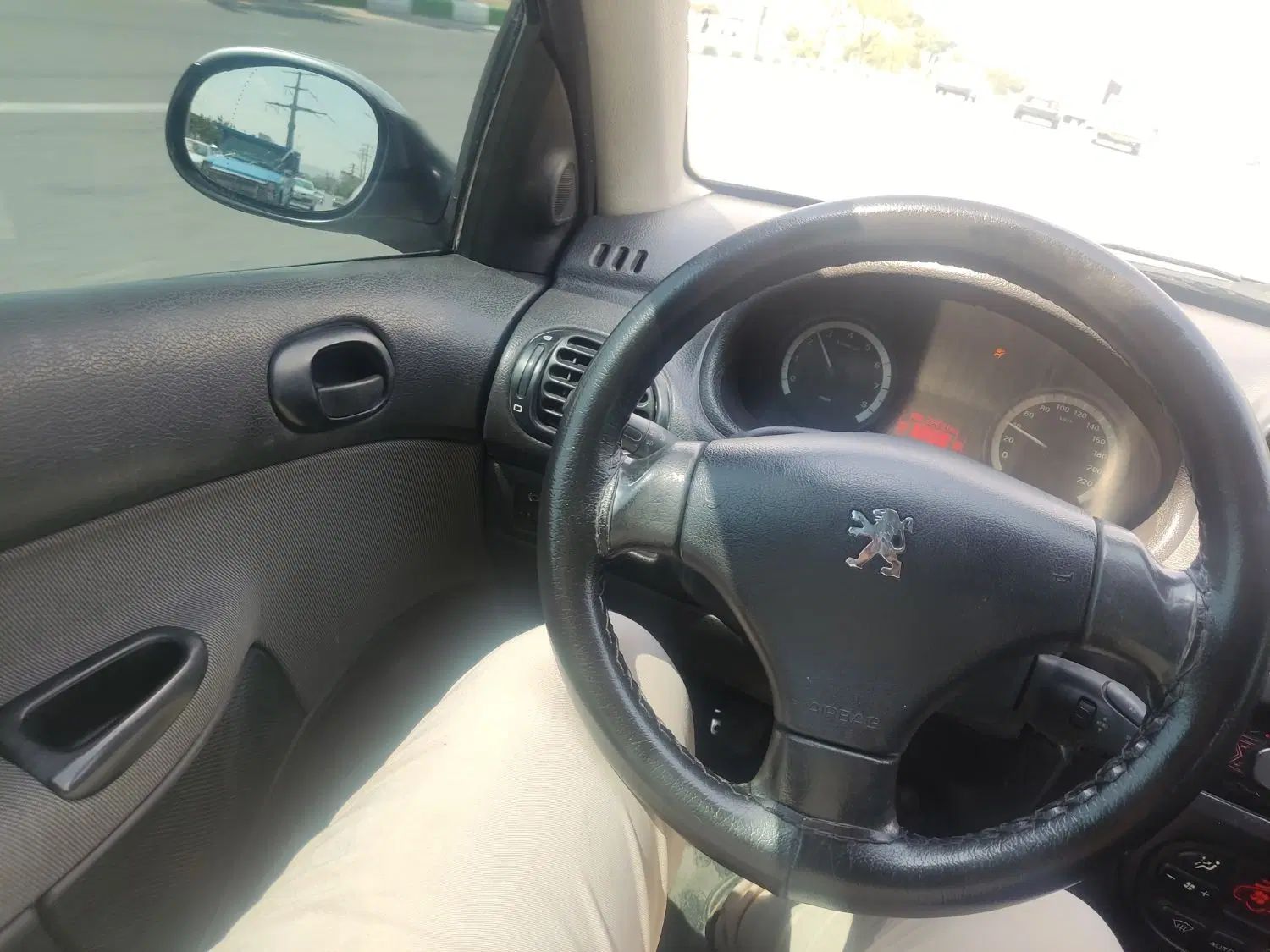 پژو ۲۰۶ صندوق دار v8 - 1392